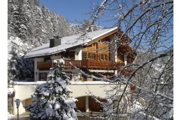 Suiza Privát Sagogn, Exterior